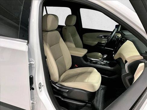 Used 2022 Chevrolet Traverse LS FWD image 9