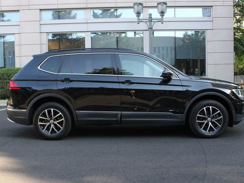 Used 2021 Volkswagen Tiguan SE image 6