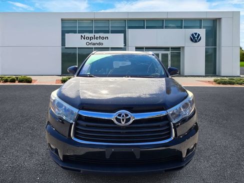 Used 2016 Toyota Highlander XLE image 2