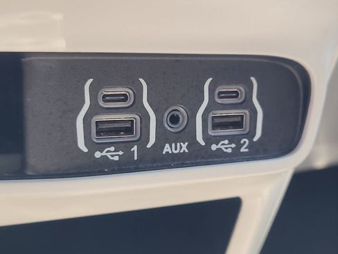 Used 2024 Chrysler Pacifica Touring-L image 25