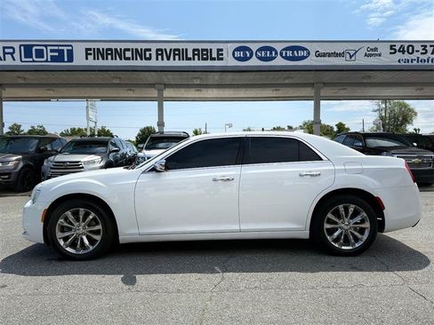 Used 2019 Chrysler 300 Limited AWD/4WD image 9