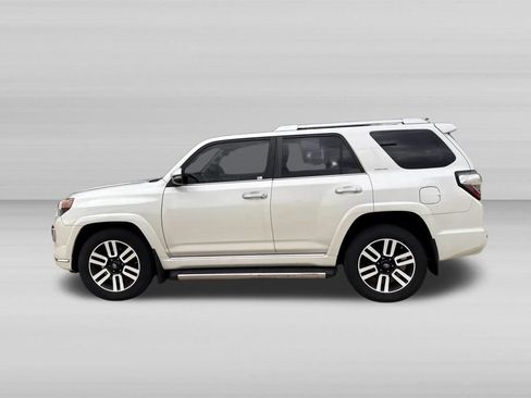 Used 2017 Toyota 4Runner Limited w/ Convenience Package AWD/4WD image 9