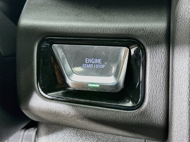 Used 2025 GMC Yukon Denali AWD/4WD image 17