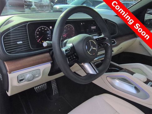 Used 2024 Mercedes-Benz GLS 450 4MATIC image 2