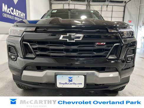 Used 2025 Chevrolet Colorado Z71 w/ Midnight Edition AWD/4WD image 11
