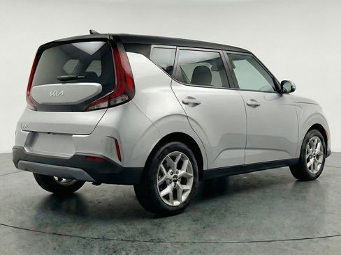 Used 2025 Kia Soul LX w/ LX Technology Package FWD image 9