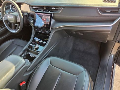 Used 2025 Jeep Grand Cherokee Limited w/ Black Appearance Package AWD/4WD image 21