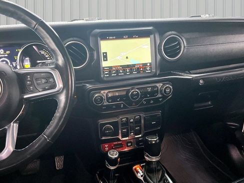 Used 2021 Jeep Wrangler Unlimited Rubicon 4xe w/ Dual Top Group AWD/4WD image 9