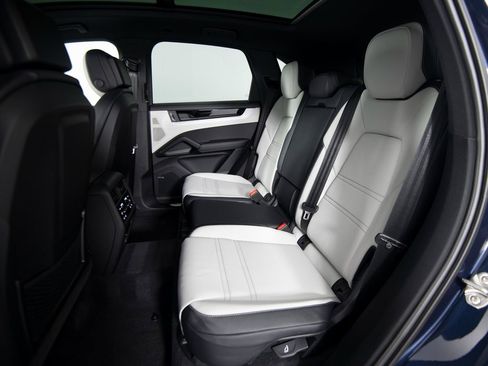 New 2026 Porsche Cayenne image 31