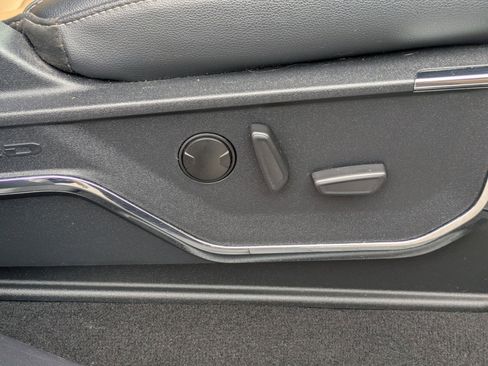 Certified 2024 Ford F350 Lariat w/ Chrome Package image 41