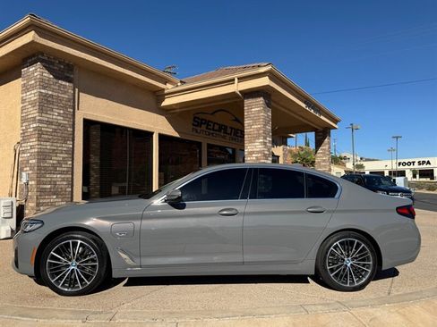 Used 2022 BMW 530e xDrive 530e xDrive w/ Premium Package image 3