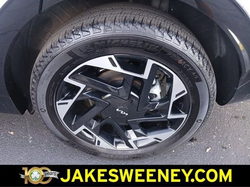 Used 2025 Kia Sportage SX image 32