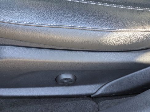 Used 2019 Mercedes-Benz E 300 4MATIC image 45