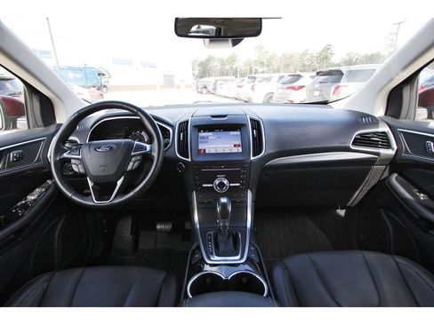 Used 2017 Ford Edge Titanium w/ Equipment Group 302A FWD image 10