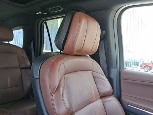 Used 2025 Lincoln Navigator Reserve AWD/4WD image 22