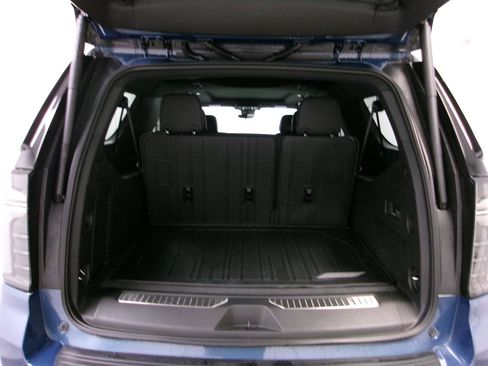 New 2026 Chevrolet Suburban High Country w/ Sun And Tow Package AWD/4WD image 15