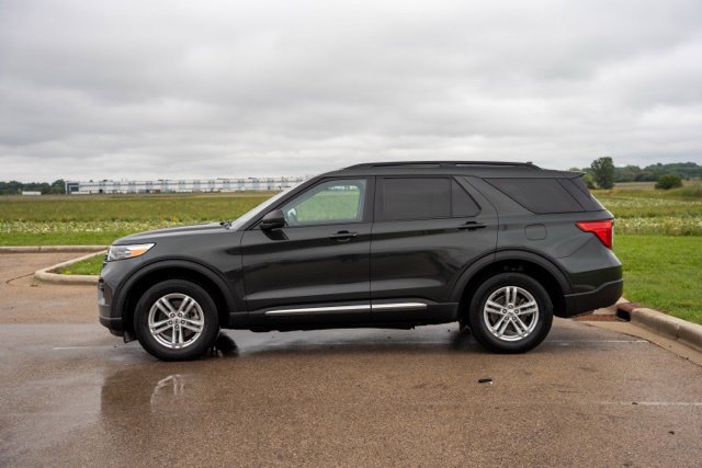 Used 2023 Ford Explorer XLT AWD/4WD image 4