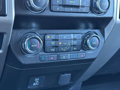 Used 2020 Ford F350 Lariat w/ Chrome Package image 19