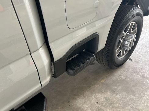 Used 2025 Ford F350 Lariat image 18