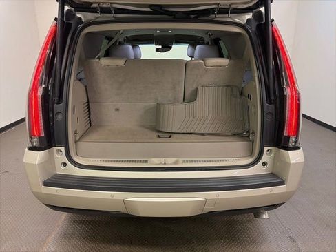 Used 2015 Cadillac Escalade Luxury image 12