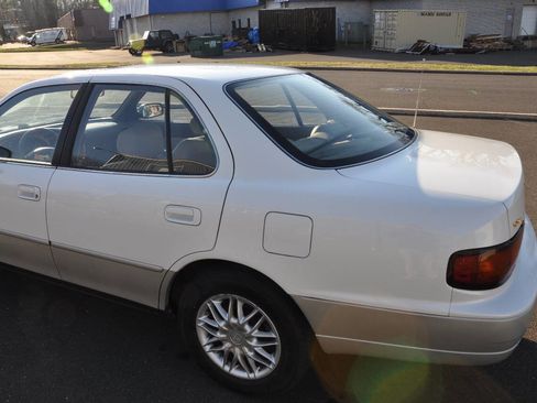 Used 1996 Toyota Camry LE FWD image 17