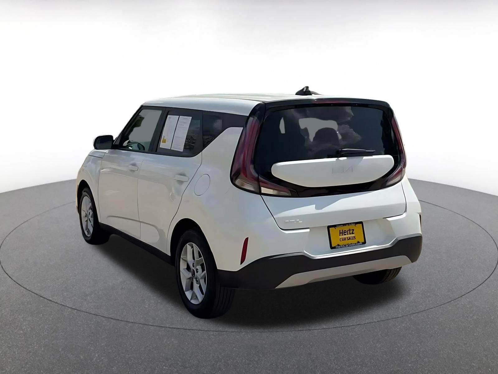 Used 2025 Kia Soul LX w/ LX Technology Package FWD image 10