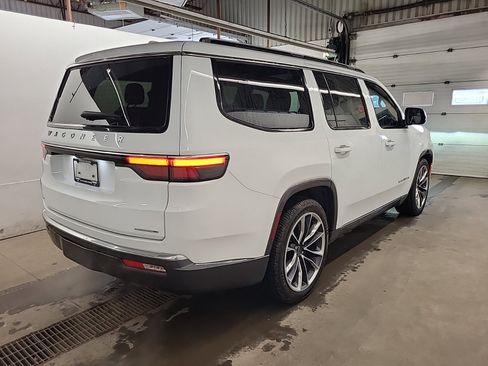 Used 2022 Jeep Wagoneer Series III w/ Premium Group I image 3