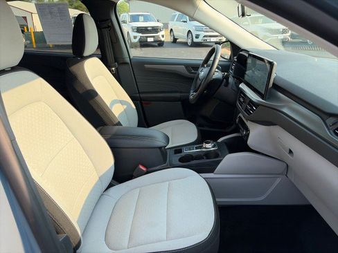 Used 2025 Ford Escape Active AWD/4WD image 18