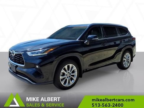 Used 2022 Toyota Highlander Limited AWD/4WD image 3