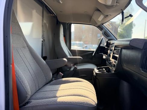 Used 2022 Chevrolet Express 3500 w/ Power Convenience Package RWD image 21