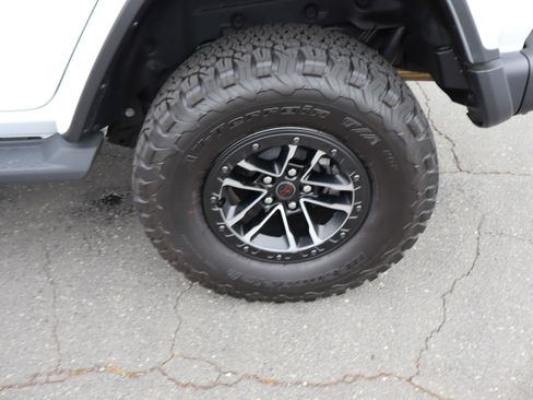 Used 2025 Jeep Wrangler Unlimited Rubicon AWD/4WD image 43