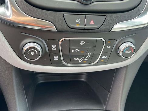 Certified 2024 Chevrolet Equinox LS FWD image 30