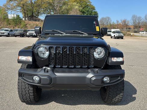 Used 2023 Jeep Gladiator Sport image 2