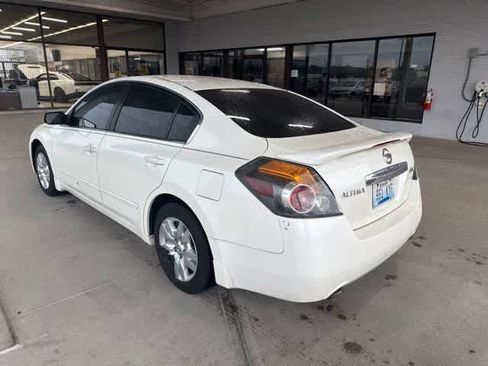 Used 2010 Nissan Altima 2.5 S FWD image 5