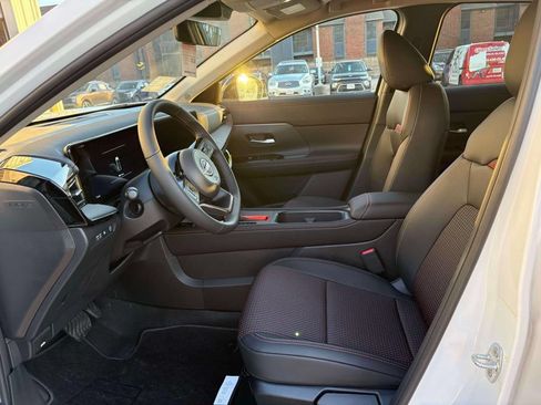 New 2026 Nissan Kicks SR w/ Illumination Package FWD image 7