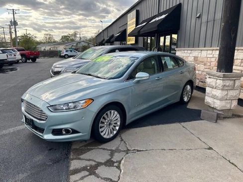 Used 2014 Ford Fusion SE w/ Equipment Group 502A FWD image 12