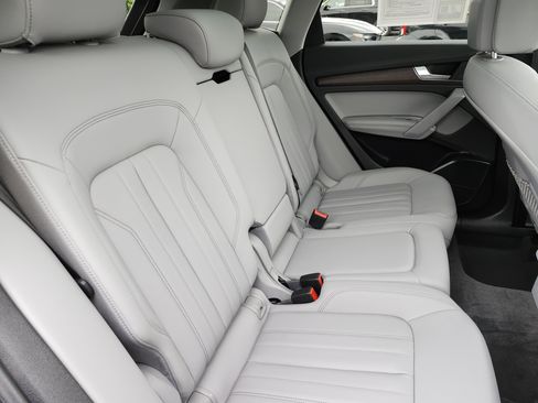Used 2021 Audi Q5 2.0T Premium Plus w/ Premium Plus Package AWD/4WD image 24