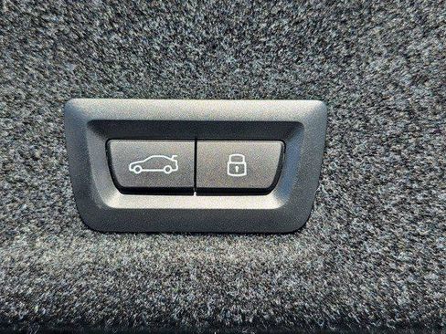 Used 2025 BMW 330i Sedan w/ M Sport Package image 13