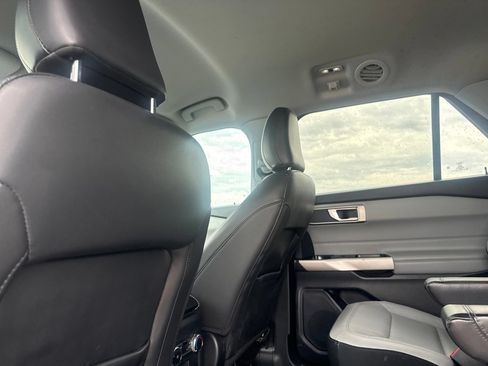 Used 2021 Ford Explorer XLT w/ Equipment Group 202A RWD image 38