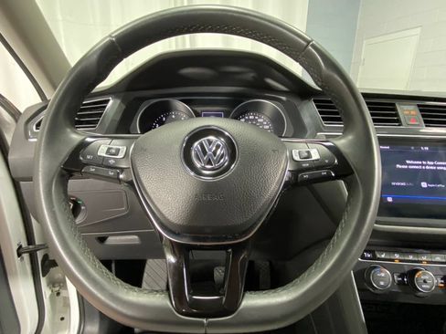 Used 2020 Volkswagen Tiguan SE w/ 3rd Row Seat Package AWD/4WD image 21