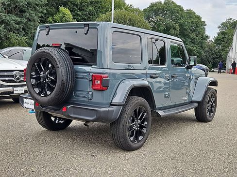 Used 2024 Jeep Wrangler Unlimited Sahara AWD/4WD image 7