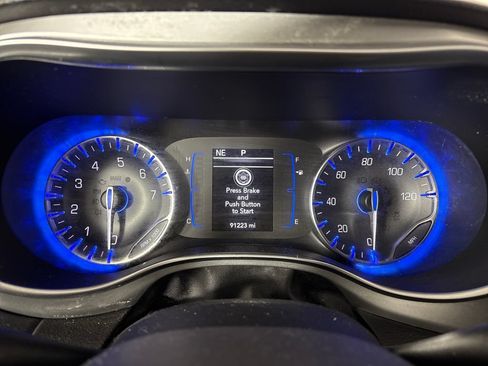 Used 2018 Chrysler Pacifica Touring Plus w/ S Appearance Package FWD image 16