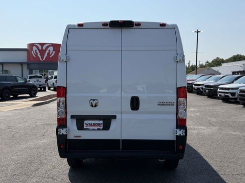 Used 2024 RAM ProMaster 2500 w/ Convenience Group FWD image 4