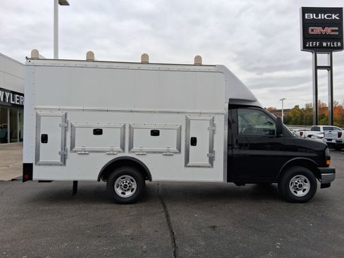 New 2025 GMC Savana 3500 w/ Power Convenience Package RWD image 5