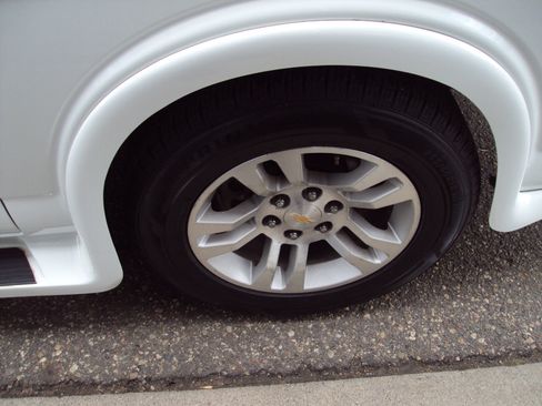 Used 2014 Chevrolet Express 1500 AWD image 37