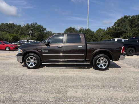 Used 2017 RAM 1500 Laramie w/ Convenience Group AWD/4WD image 3