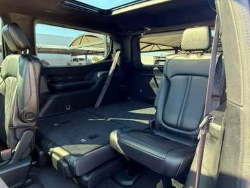 Used 2022 Jeep Wagoneer Series III w/ Premium Group I AWD/4WD image 13
