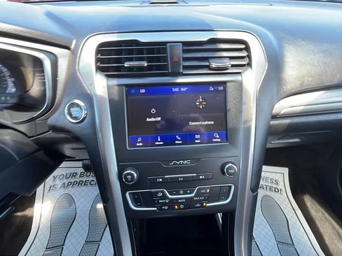 Used 2019 Ford Fusion SE FWD image 23