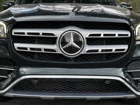 Used 2021 Mercedes-Benz GLS 580 4MATIC image 3