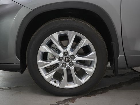 Used 2025 Toyota Highlander Limited AWD/4WD image 28
